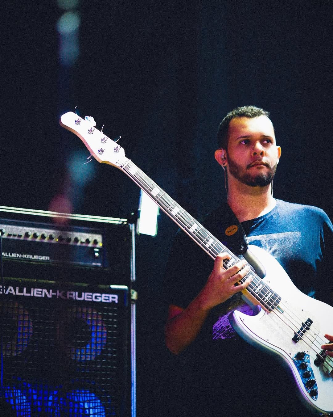 Isaque Oliveira, baixista parceiro da Nano Sound